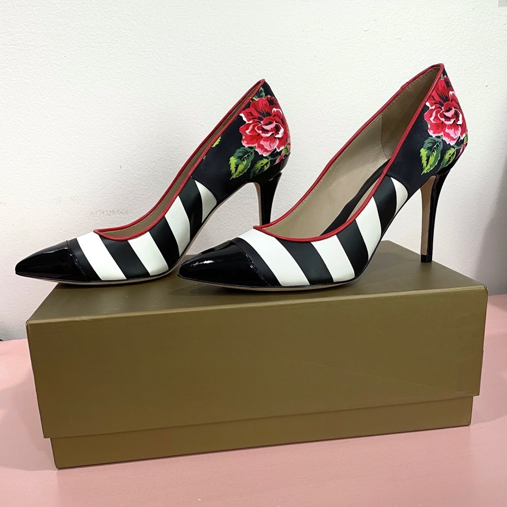 Gorgeous Striped/Floral Pumps 🌹
